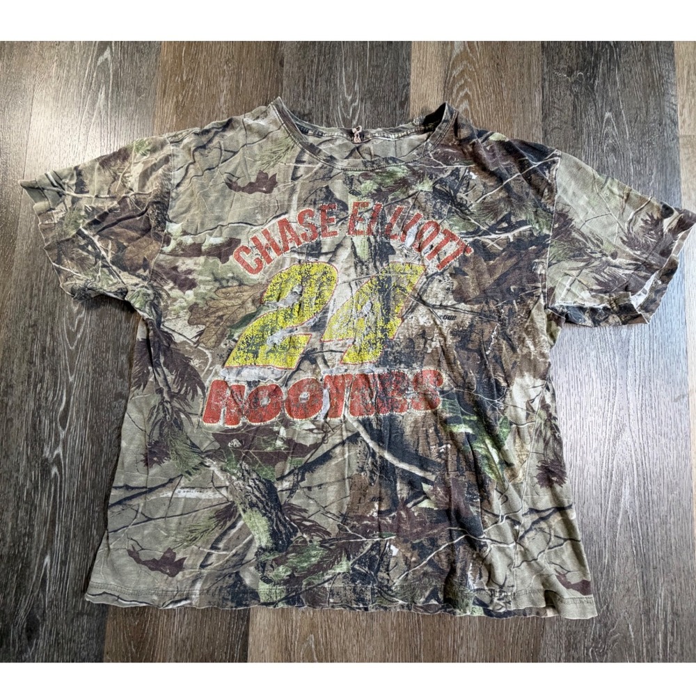 Chase Elliott NASCAR T-Shirt Mens XL Camo Hooters 24 Distressed Graphic Tee